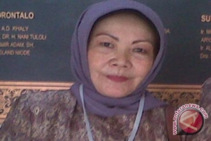 Perwari Singkawang Bagikan Paket Ramadhan untuk Dhuafa