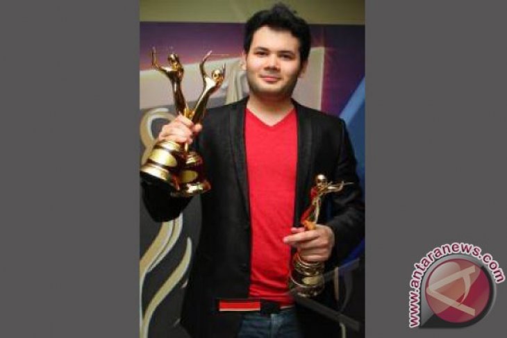 Ridho Rhoma Menerima 3 Penghargaan AMI Awards