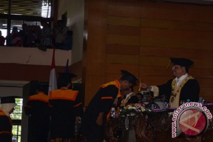 1.544 Mahasiswa UNTAN Diwisuda