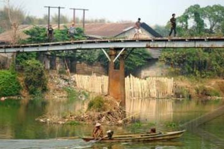 LEWAT JALUR TEGANGAN TINGGI