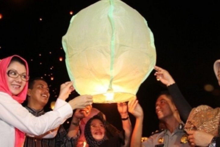 Terbangkan Lampion