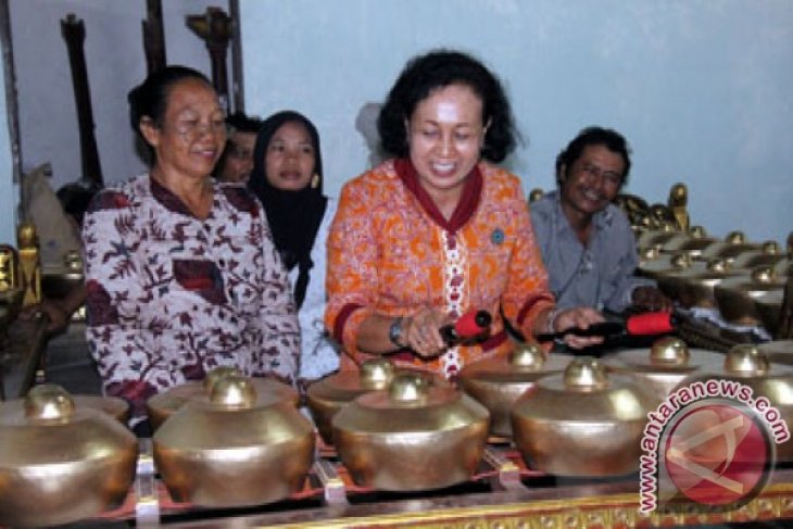 MENCOBA GAMELAN