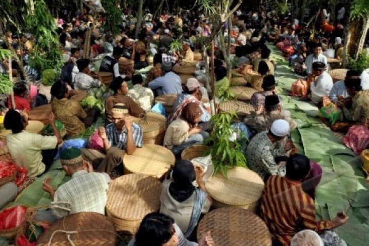 TRADISI NYADRAN SAPAR