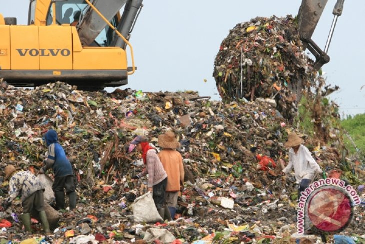 HST Manfaatkan Sampah Untuk Energi Alternatif