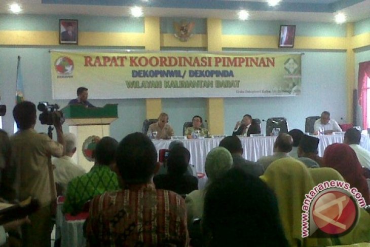 Dekopin Targetkan Masalah Tunggakan KUT Tuntas 2014