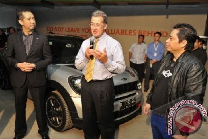 Showroom Mobil MINI