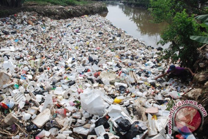 Military soldiers help removing garbage from flood hit village