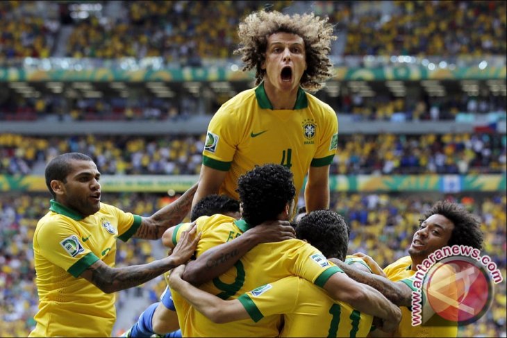 Everton Ribeiro Raih Gelar Pemain Termaik Brazil 2013 Antara News Bengkulu