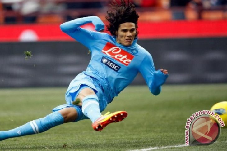 Edinson Cavani Gabung Ke PSG