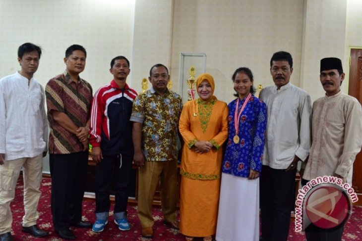 Pemerintah Kota beri reward pelajar berprestasi