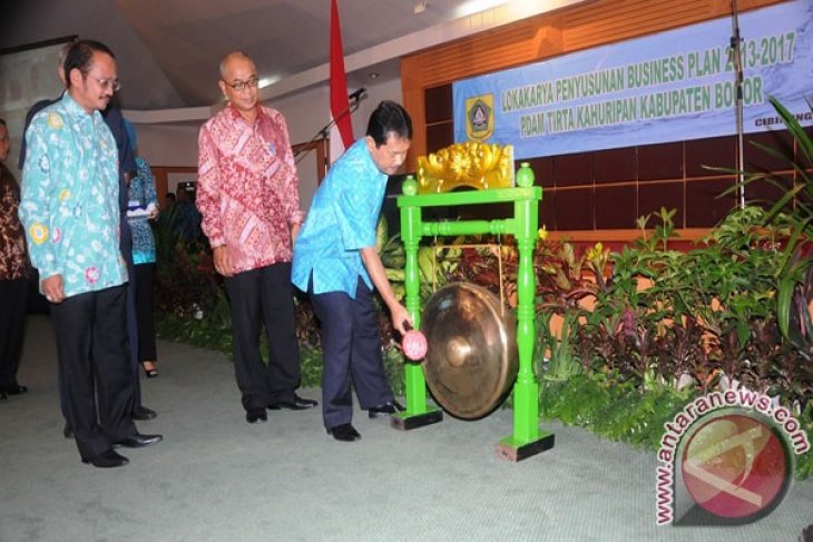 Bupati: jadikan PDAM Tirta Kahuripan BUMD produktif