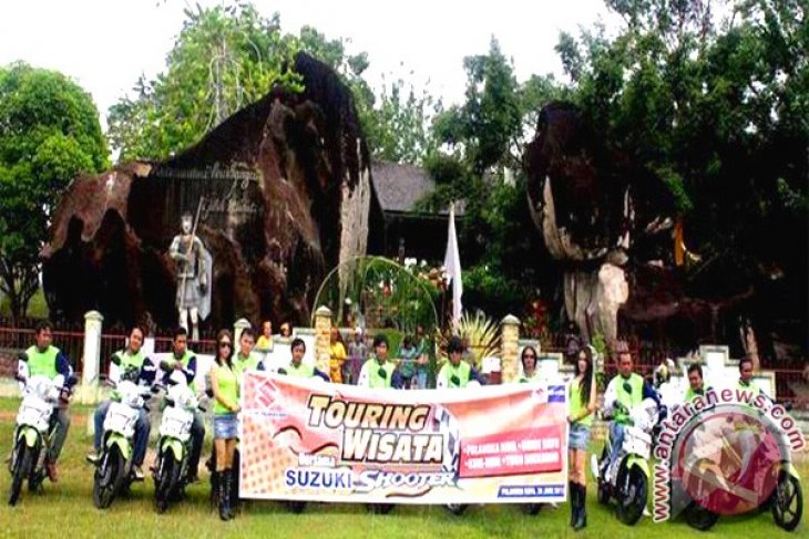 Touring Suzuki