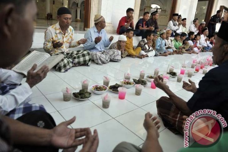 Tradisi Megibung Islam Kepaon