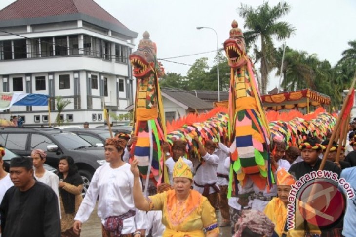 Ngulur Naga dan Belimbur