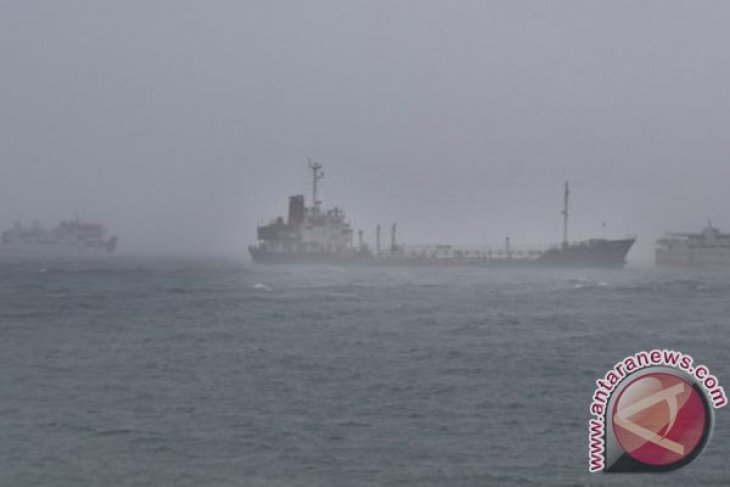 Stasiun Meteorologi Gelombang tinggi mengintai perairan Maluku