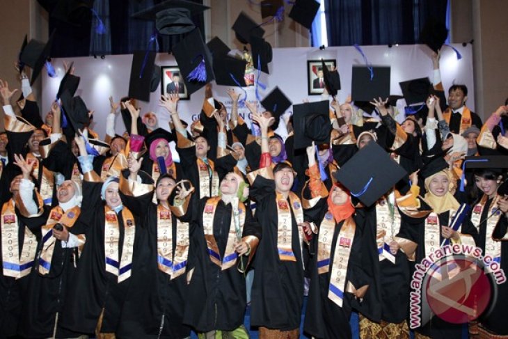 Indonesia aims to graduate 4,000 doctorates per year