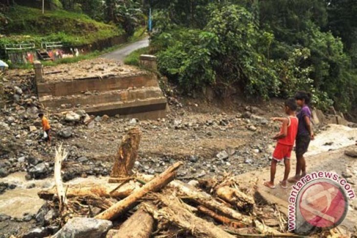 Jalan Putus Di Ambon