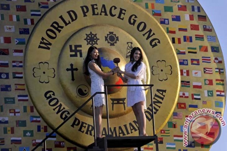 Miss World Rayakan Hari Perdamaian