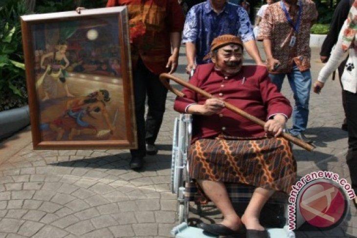 Pak Raden Tawarkan Lukisan