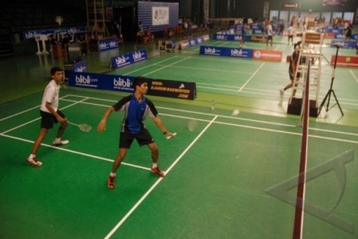 KOMPETISI BADMINTON