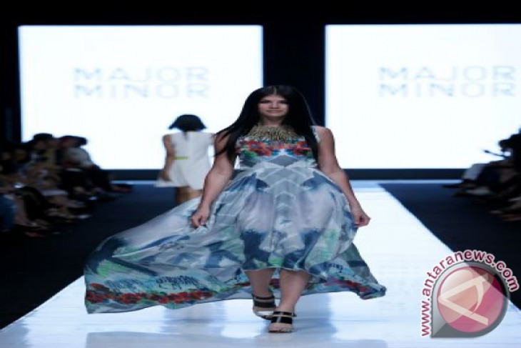 Jakarta Fashion Week 2014: Traditional Weaving in the Dutch Spirit