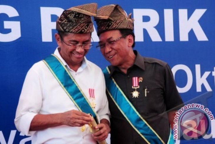 2 Menteri Peroleh Anugerah Raja Tayan
