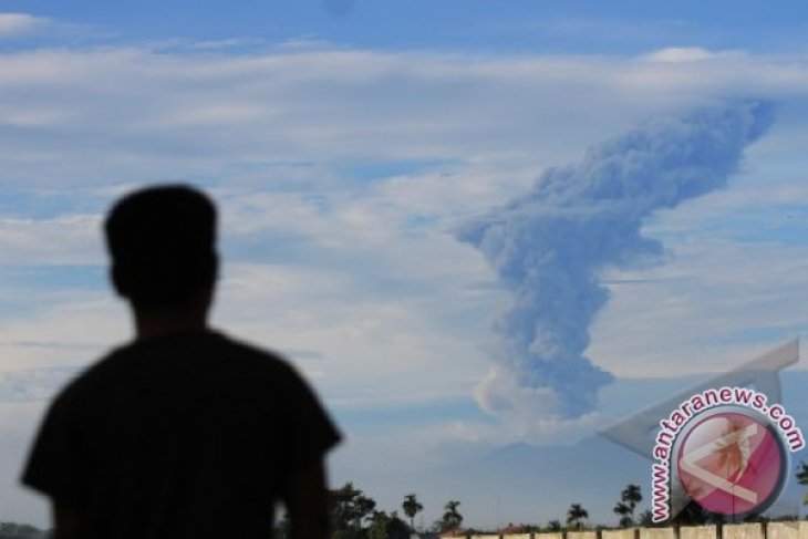 Sinabung Berstatus Awas 