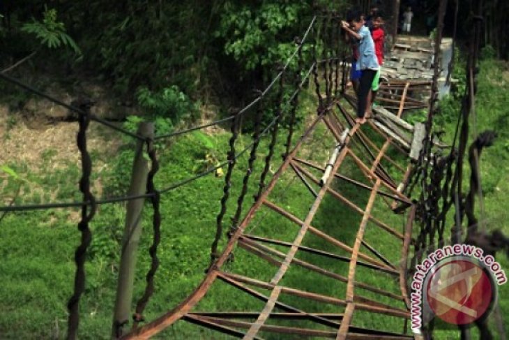 Jembatan Rusak Parah