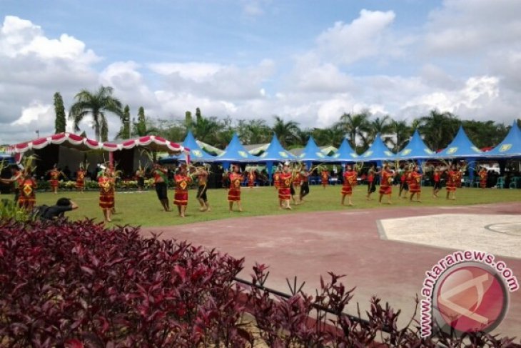 TARI ARUH ADAT DAYAK