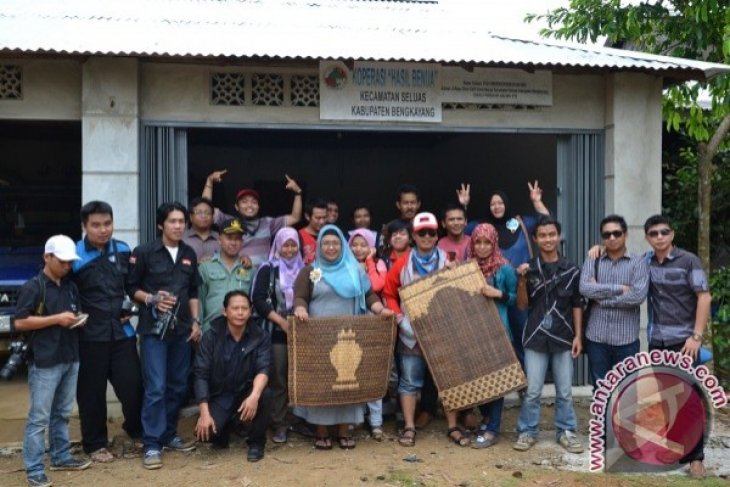 Wartawan Kunjungi Perajin Tikar Bidai Bengkayang