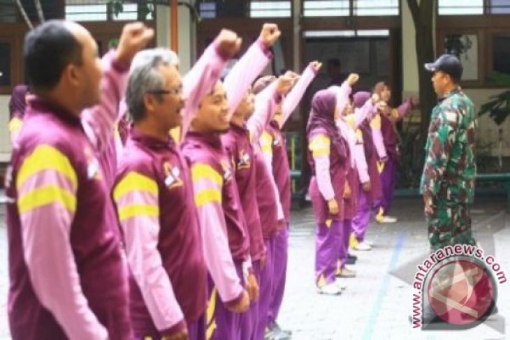 Kopassus Melatih Guru Tentang Kedisiplinan 