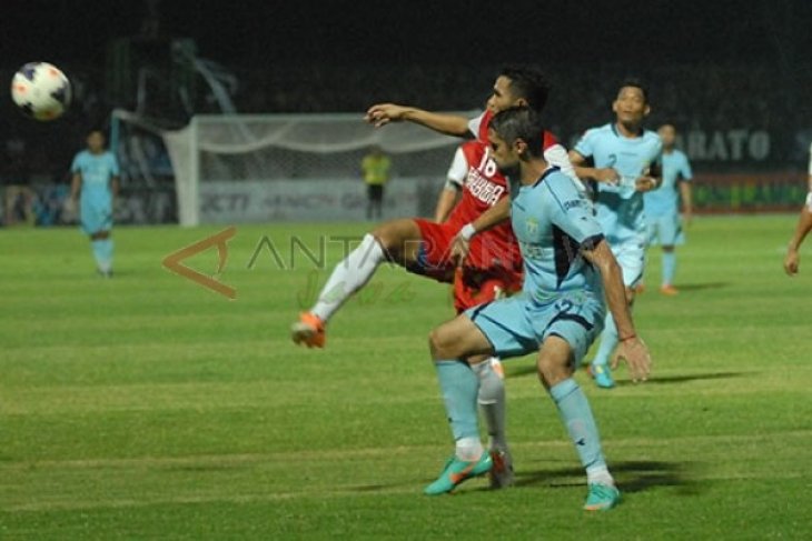 Persela Lawan PSM