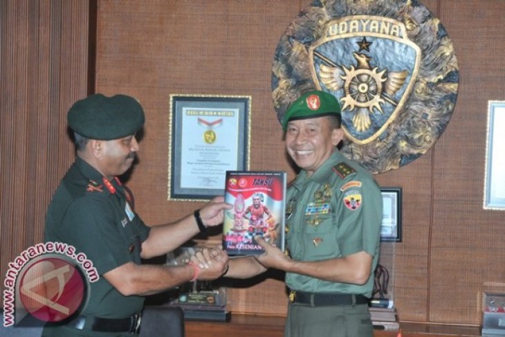 Kodam Udayana Kenalkan Kearifan Lokal Kepada India