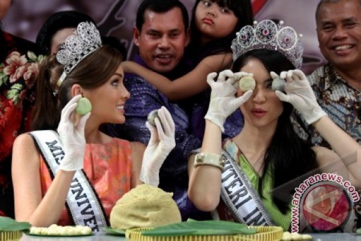 Miss Universe dan Bakpia Yogyakarta