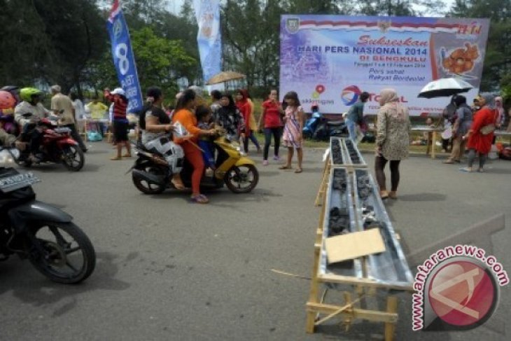 Ricuh Pemecahan Rekor Muri Bakar Ikan