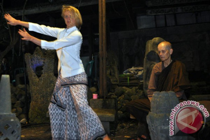 indonesian embassy in denmark holds cultural performance of boyolali