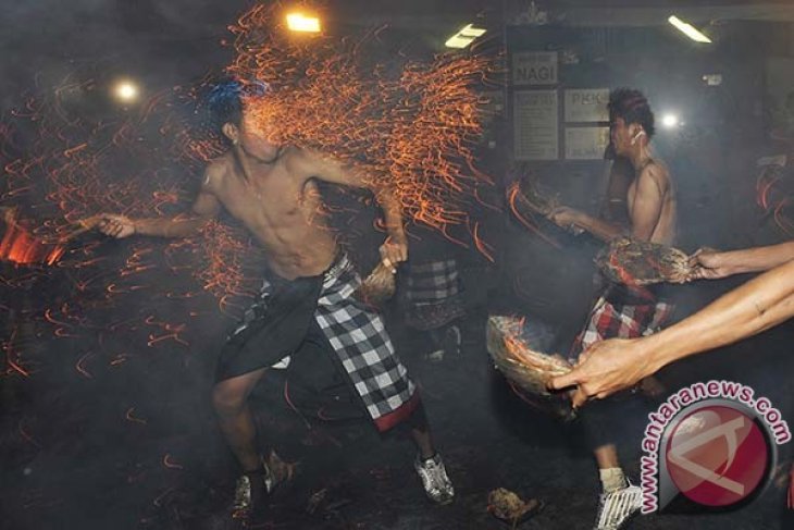 Perang Api Sambut Nyepi