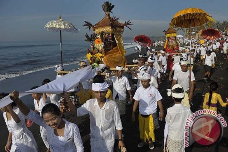 Melasti Jelang Nyepi
