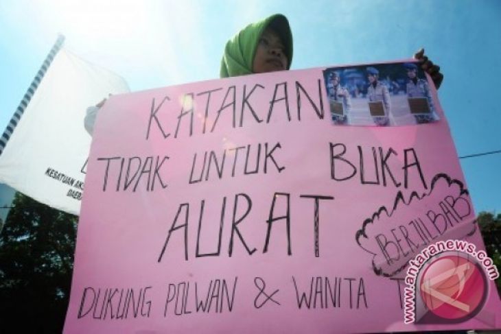 KAMMI Kalbar Berunjukrasa Legalisasi Jilbab