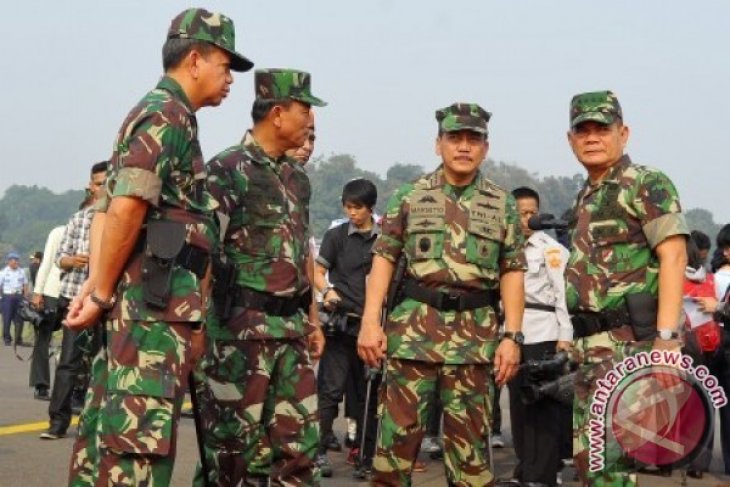 TNI Padamkan Kebakaran Hutan Riau