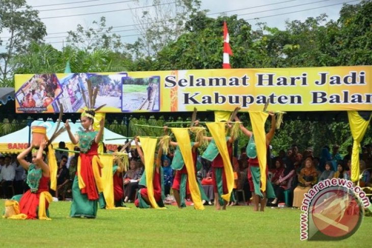 PAGELARAN SENI MERIAHKAN HARJAD BALANGAN