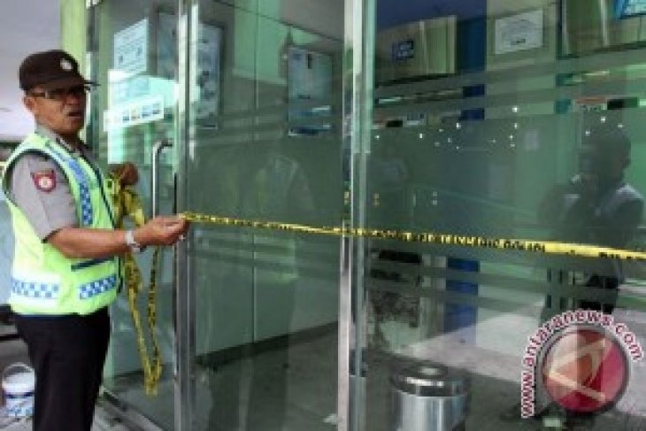 Tali penarik putus, ATM milik Bukopin selamat dari aksi garong