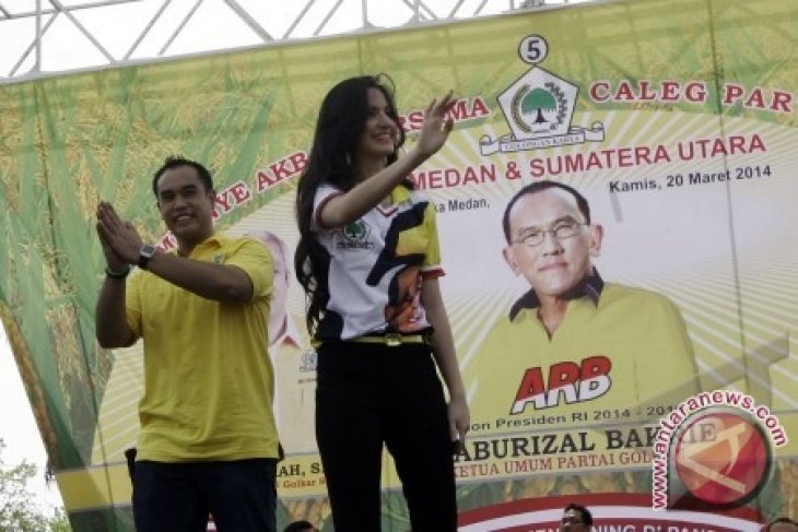 Kehadiran Nia Ramadhani