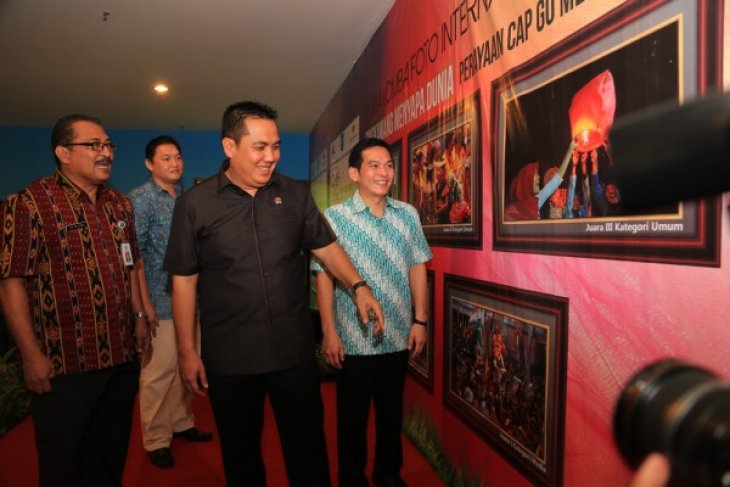 Ribuan Foto Tampilkan