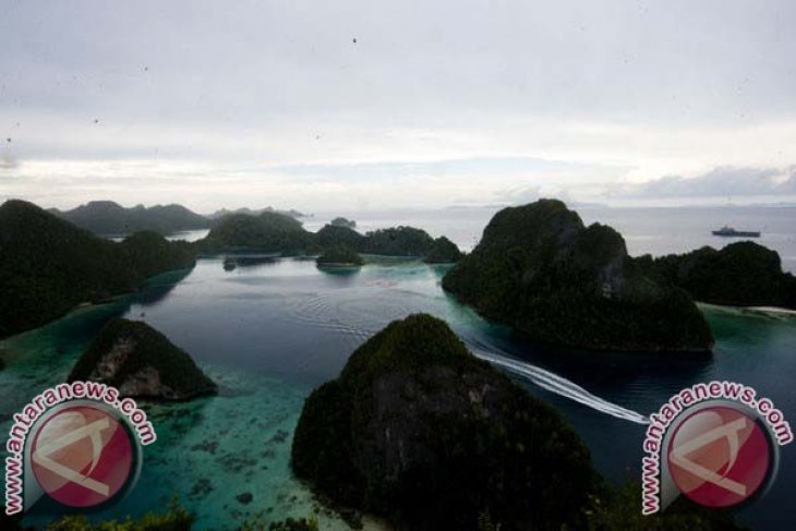 President Jokowi Attends Mothers Day in Raja Ampat