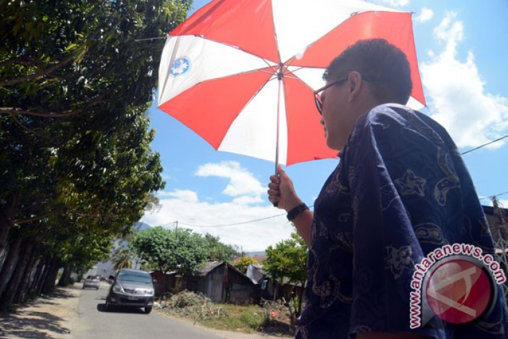 Warga Palu keluhkan suhu udara capai 37 derajat Celsius