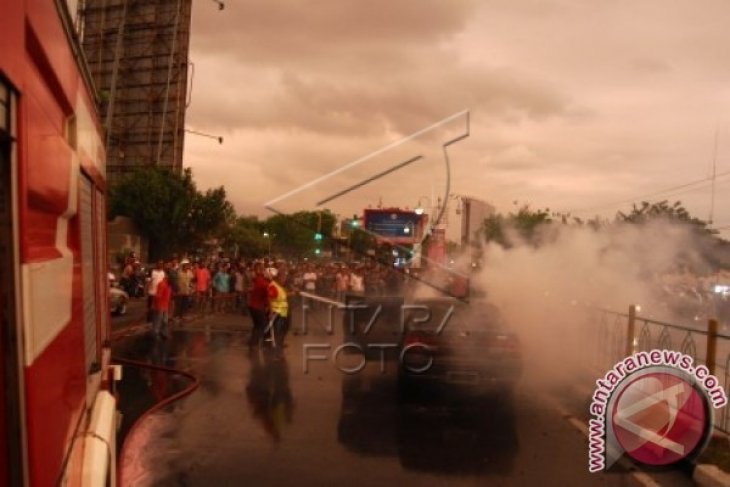 MOBIL TERBAKAR