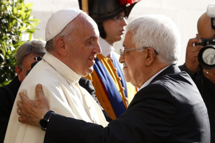 Pope Francis says it wrong to identify Islam with violence
