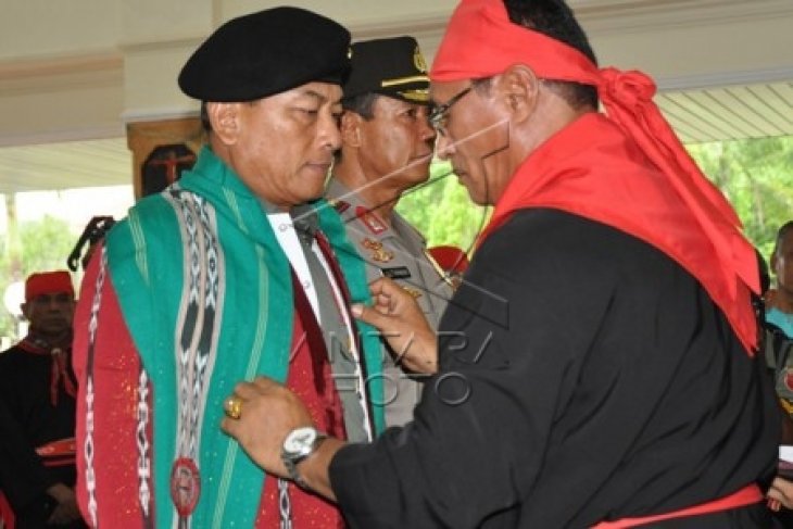 Gelar Adat Panglima TNI