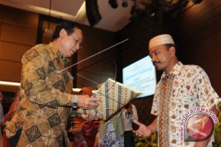 Menpera Serahkan Rumah Gratis